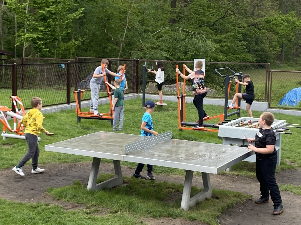 Uczniowie z Gortatowa odkrywają uroki Czarnego Bryńska!